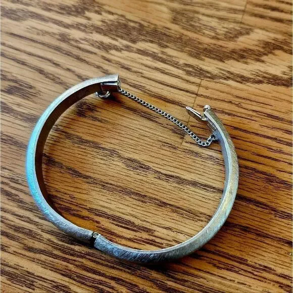 TRIFARI Brushed Silver Hinged Vintage Bracelet TIMELESS CHIC - Picture 4 of 7